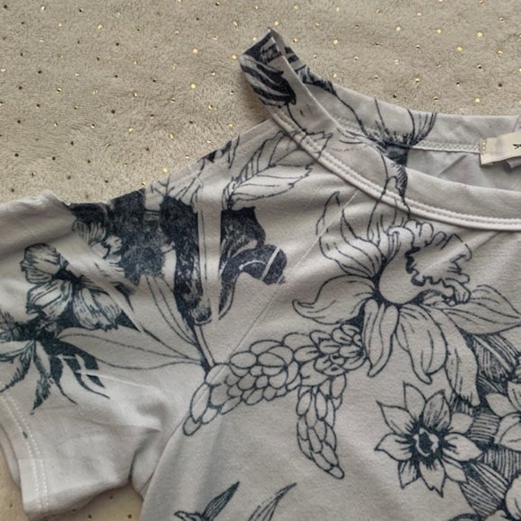 Cutout Blouse w/ Pink, Navy & White Floral Design - Picture 3 of 5